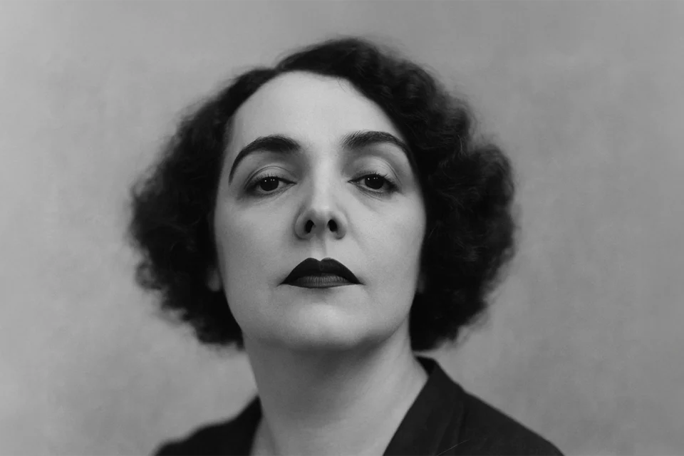 Há 100 anos, tentaram calar uma poeta; ela recusou o silêncio e desmascarou a hipocrisia moralista