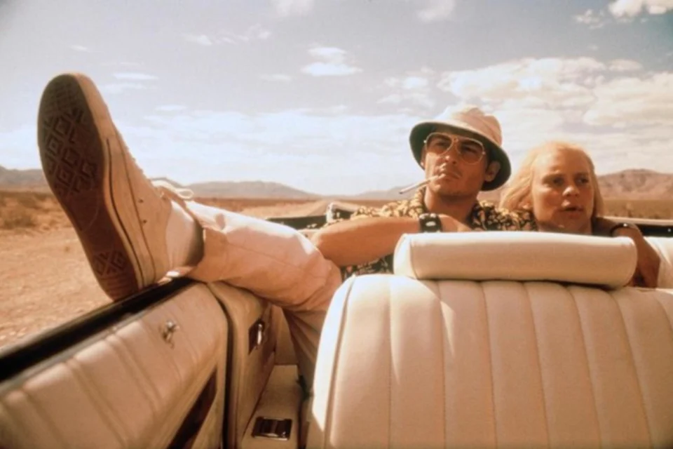 Na Netflix, Johnny Depp e Benicio del Toro reprogramam sua mente em 2 horas