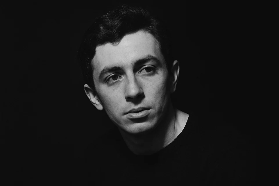 Rimbaud latino-americano: o menino que reinventou a música brasileira, reescreveu a poesia e morreu aos 28 anos