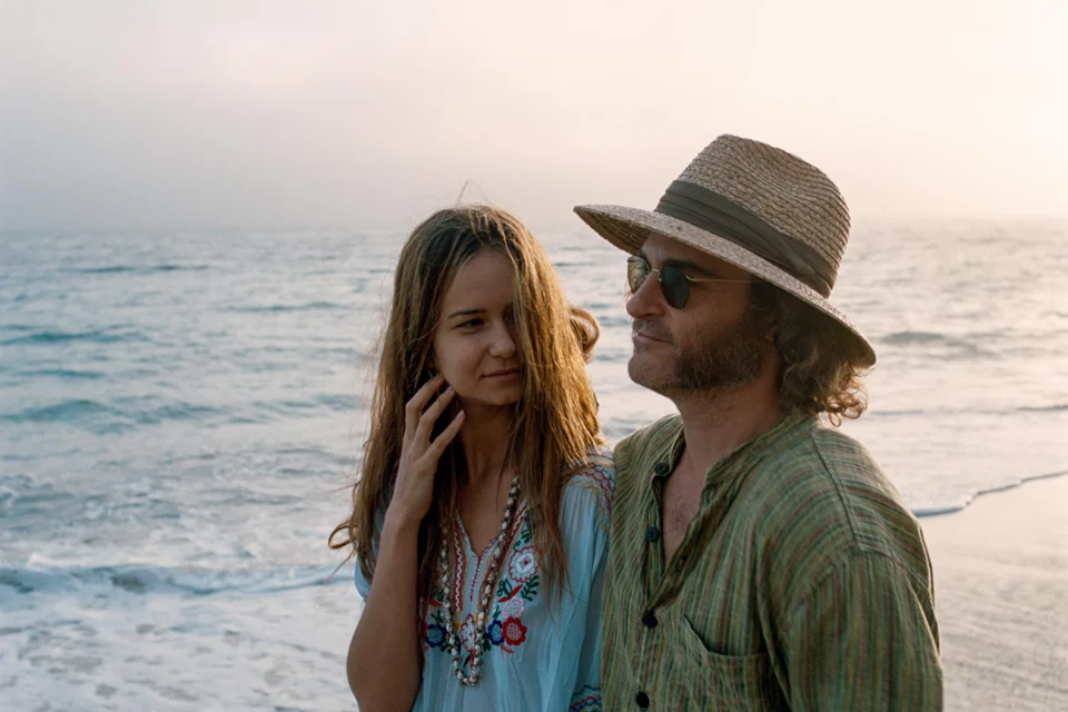 Uma das obras-primas de Thomas Pynchon ganha releitura poética e sombria por Paul Thomas Anderson — na HBO Max