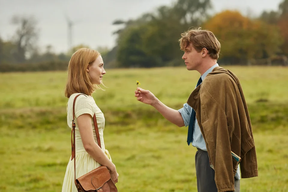 Baseada em livro de Ian McEwan, a história de amor mais visceral do Prime Video