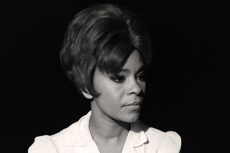 Casou aos 12. Foi mãe aos 13. Perdeu dois filhos para a fome. E fez da dor um monumento