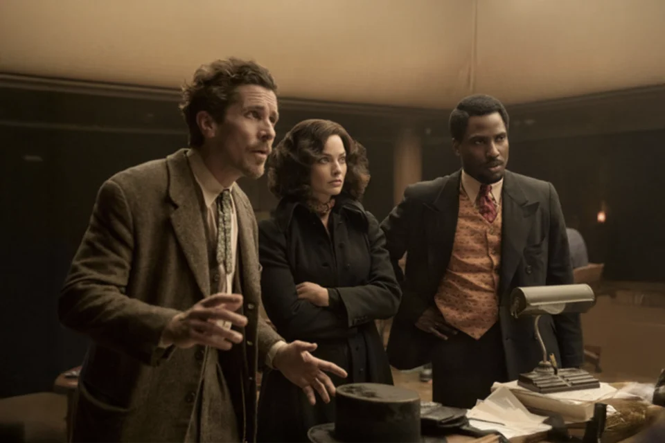 Christian Bale e Margot Robbie chegam à Netflix com um dos filmes mais injustiçados do cinema mundial nos últimos anos