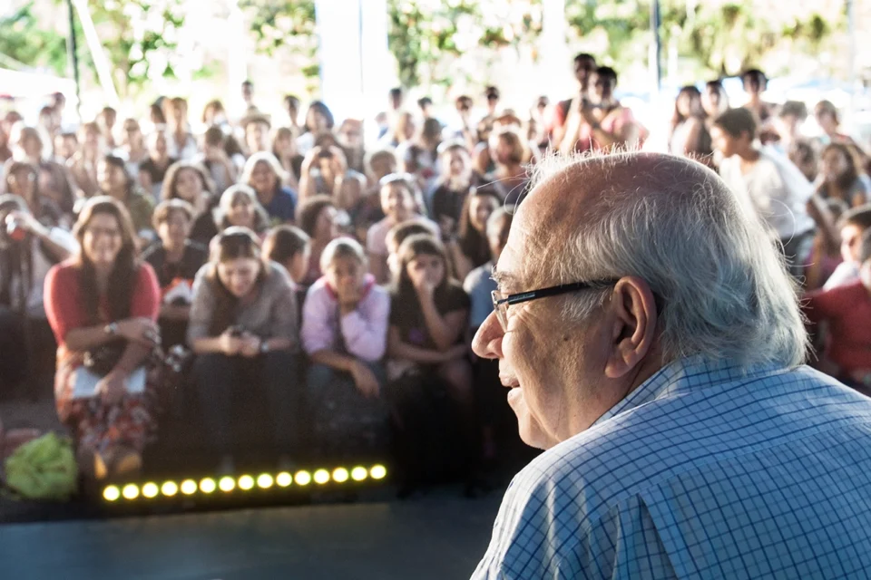 O luto, veríssimo, do forasteiro