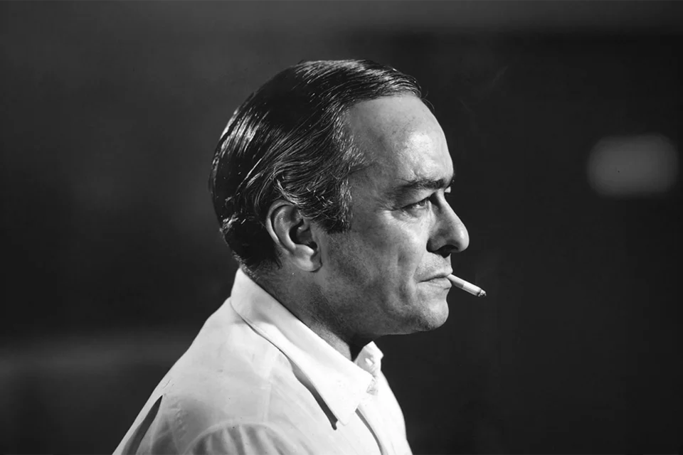 Quem foi que disse que a poesia não morre? Aos 66 anos, ele partiu. Antes, fez o mundo parar para ouvir o Brasil