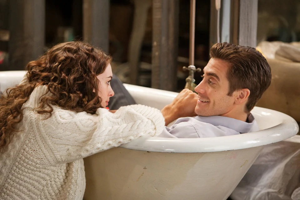 A melhor comédia romântica do mês — com Anne Hathaway e Jake Gyllenhaal, na Netflix