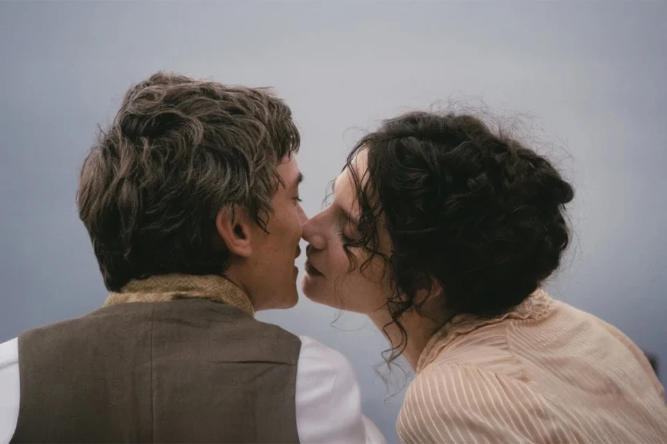 Adaptação de Guy de Maupassant, filme que se veste de poesia para denunciar dor feminina está no Prime Video