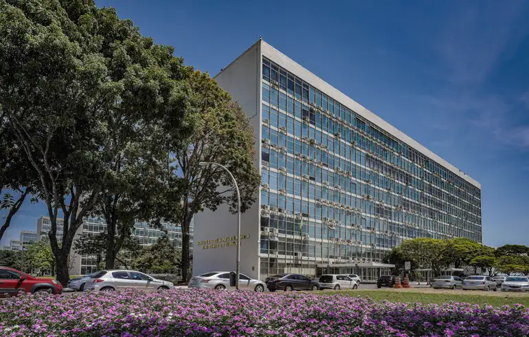 Brasil promove seminários gratuitos sobre turismo, COP30 e futebol regional - M&E