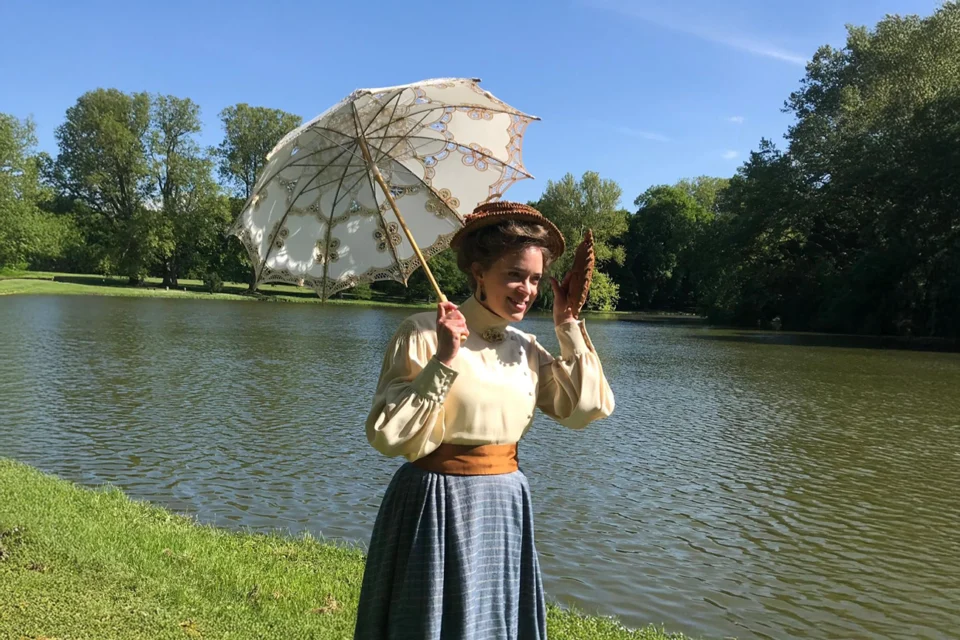 Delicadamente adorável e irresistivelmente encantador — o melhor filme de romance em anos. No Prime Video