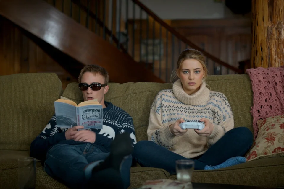 Desligue o cérebro e assista essa comédia romântica levinha no Prime Video