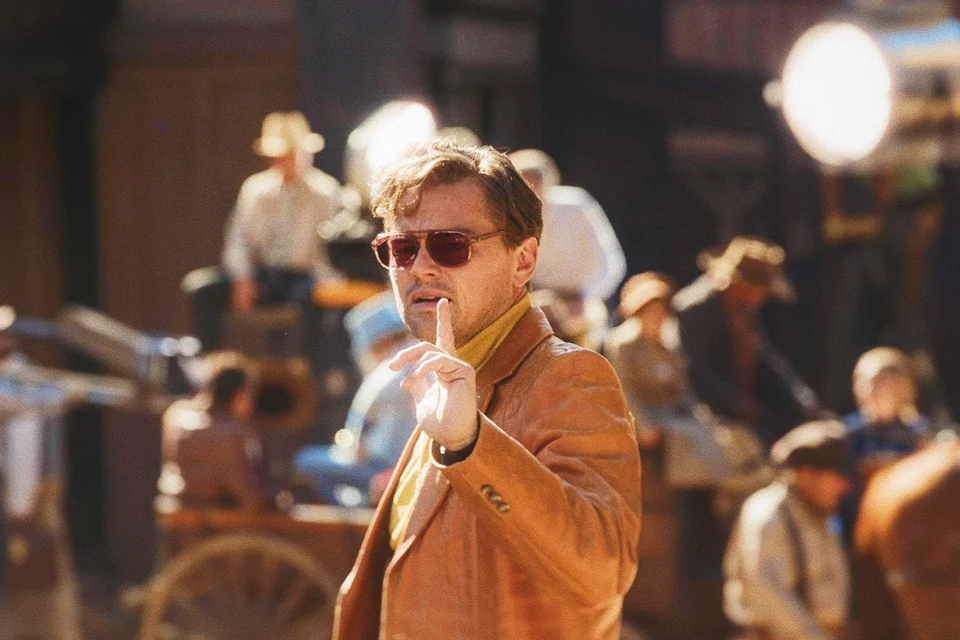 O último grande filme de Tarantino, ganhador de 2 Oscars, com Leonardo DiCaprio e Brad Pitt, está na Netflix