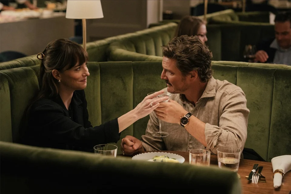 Romance na HBO Max que desmonta a fantasia do amor perfeito e expõe o cálculo por trás de cada escolha