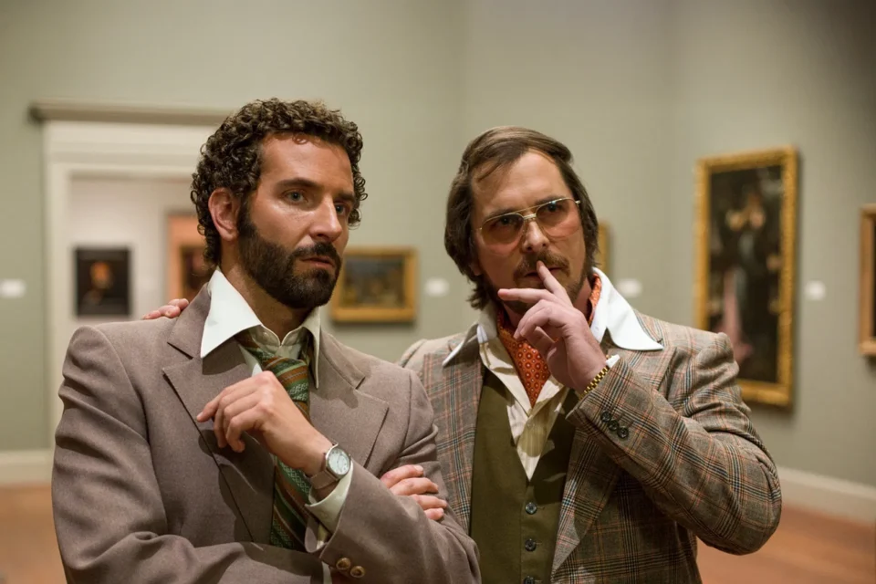 Vencedor do Globo de Ouro e indicado ao Oscar, filme com Christian Bale e Bradley Cooper é a melhor opção da semana na Netflix