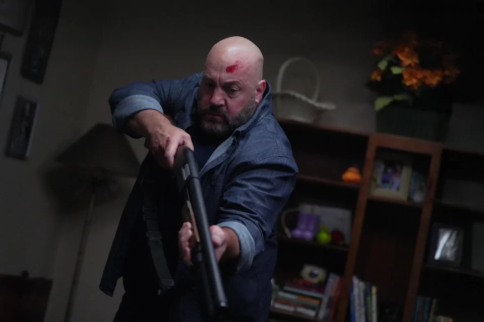 A comédia de Christina Ricci e Kevin James no Prime Video que funciona como antídoto para dias cansativos