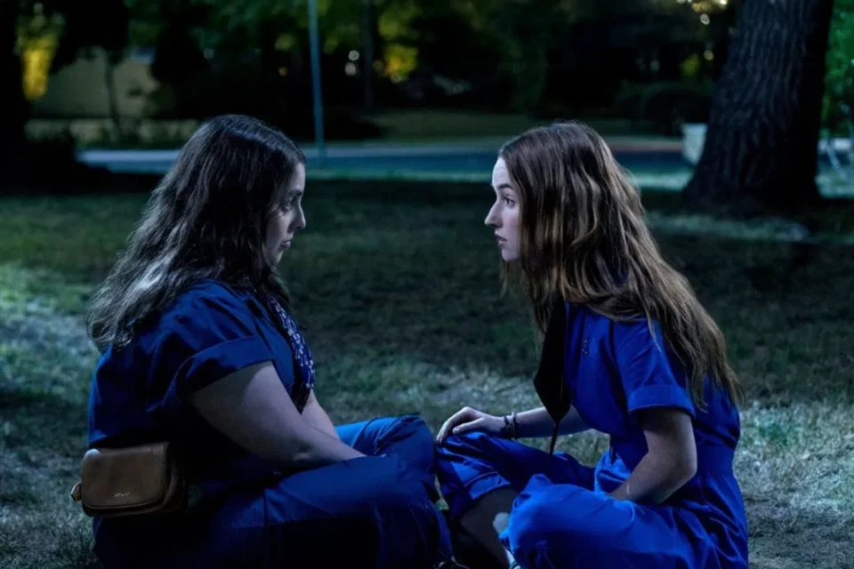 A comédia inteligente que conquistou a crítica e pode realmente melhorar o seu fim de semana acaba de chegar à Netflix