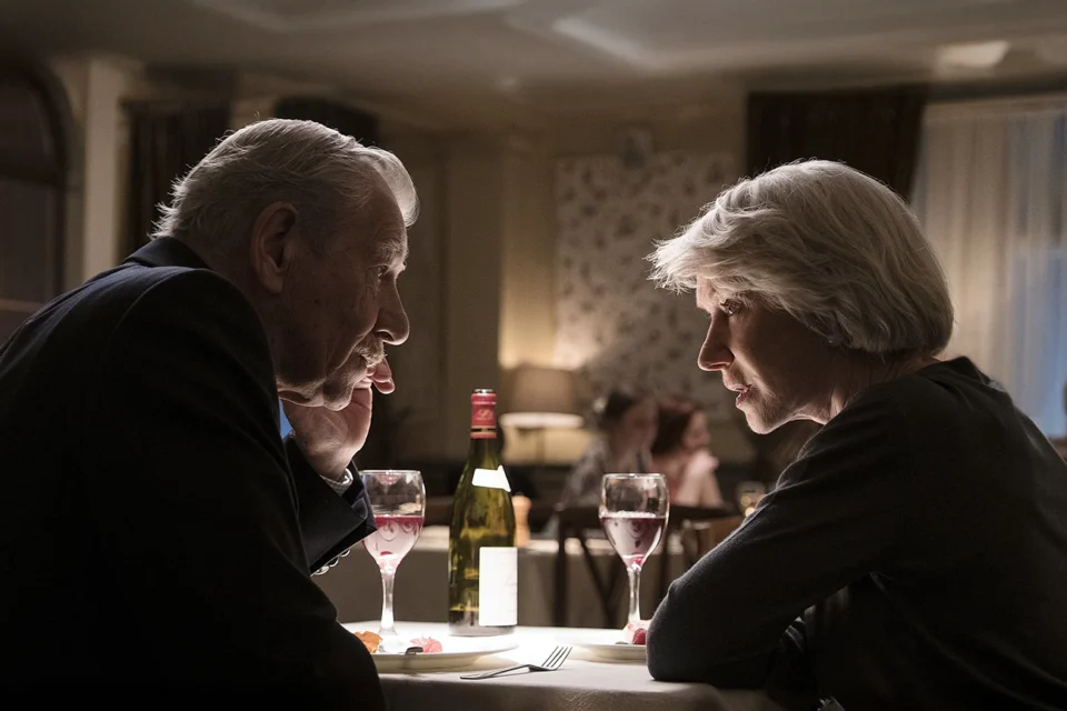 Chegou hoje à Netflix: Helen Mirren e Ian McKellen prontos pra te prender na tela por duas horas