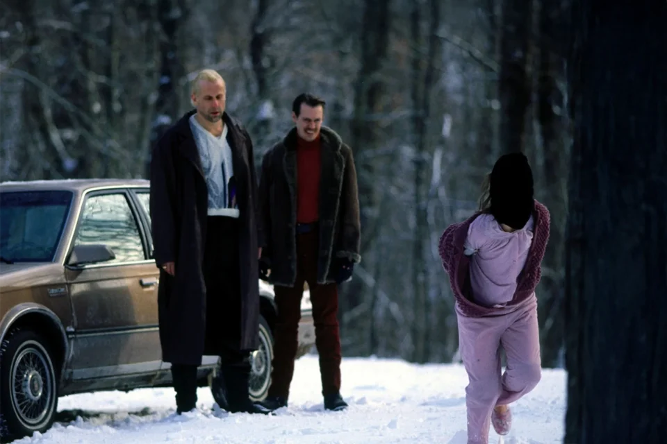 Clássico dos irmãos Coen mostra que a estupidez humana é mais perigosa que o mal — no Prime Video