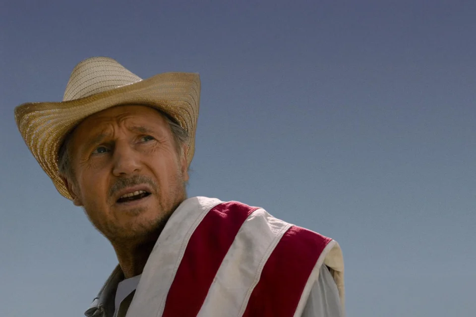 Liam Neeson volta mais violento do que nunca em faroeste moderno que está explodindo na Netflix