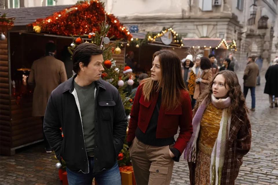 Mark Wahlberg e Kit Harington voltam em uma comédia de ação que não resolve sua vida, mas garante algumas risadas na Apple TV