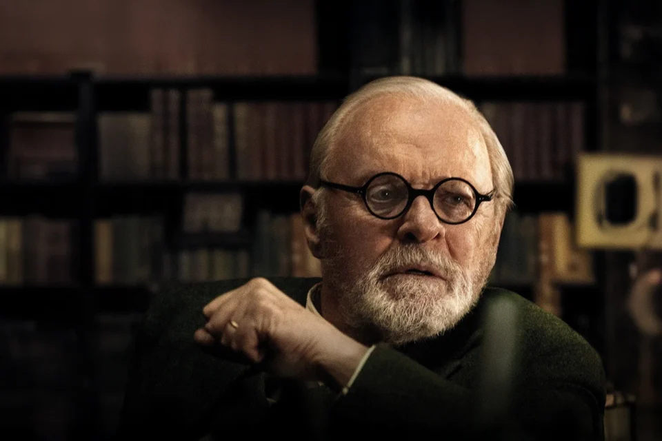 O filme com Anthony Hopkins no Prime Video que vai te fazer entender o silêncio, a solidão e o sentido da vida
