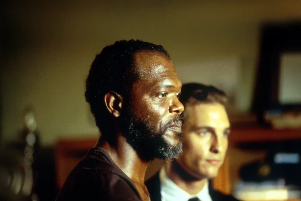 Samuel L. Jackson e Sandra Bullock em thriller devastador de Joel Schumacher que chegou à Netflix