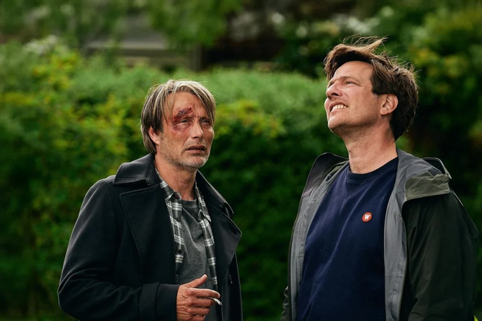 Se existe um filme que você precisa assistir na Netflix, é este — uma joia premiada com Mads Mikkelsen