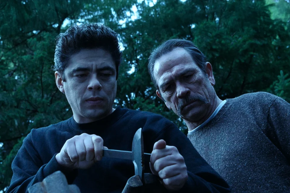 Se você gosta de ação real, prepare-se: Tommy Lee Jones e Benicio Del Toro travam o duelo mais feroz do cinema — no Prime Video