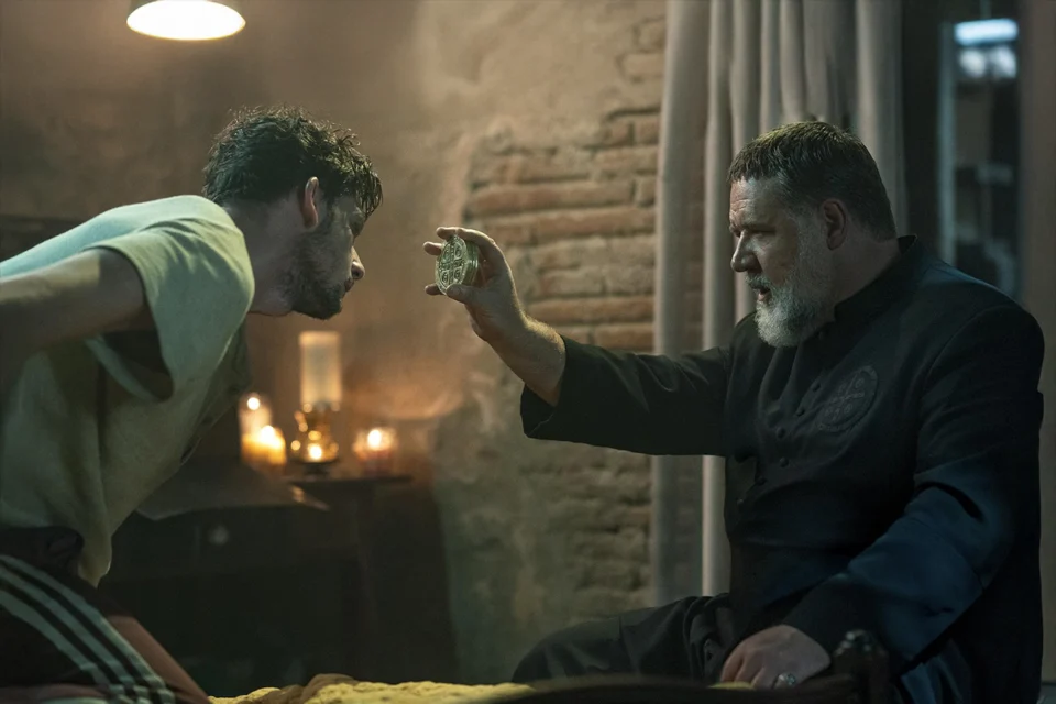 Terror com Russell Crowe no Prime Video vai testar seus limites quando o relógio marcar três da manhã