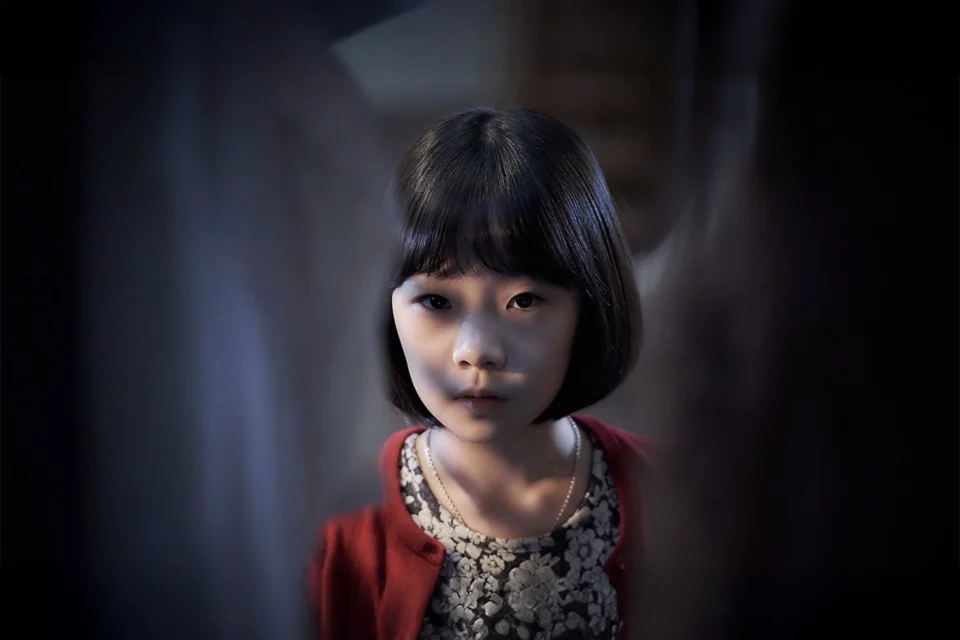 Terror que acaba de chegar ao Prime Video faz do luto o gatilho para algo muito mais perturbador