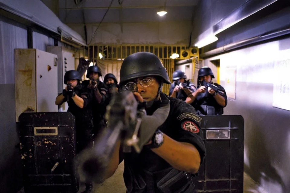 Thriller brasileiro que chocou o mundo na Netflix é um retrato brutal do poder