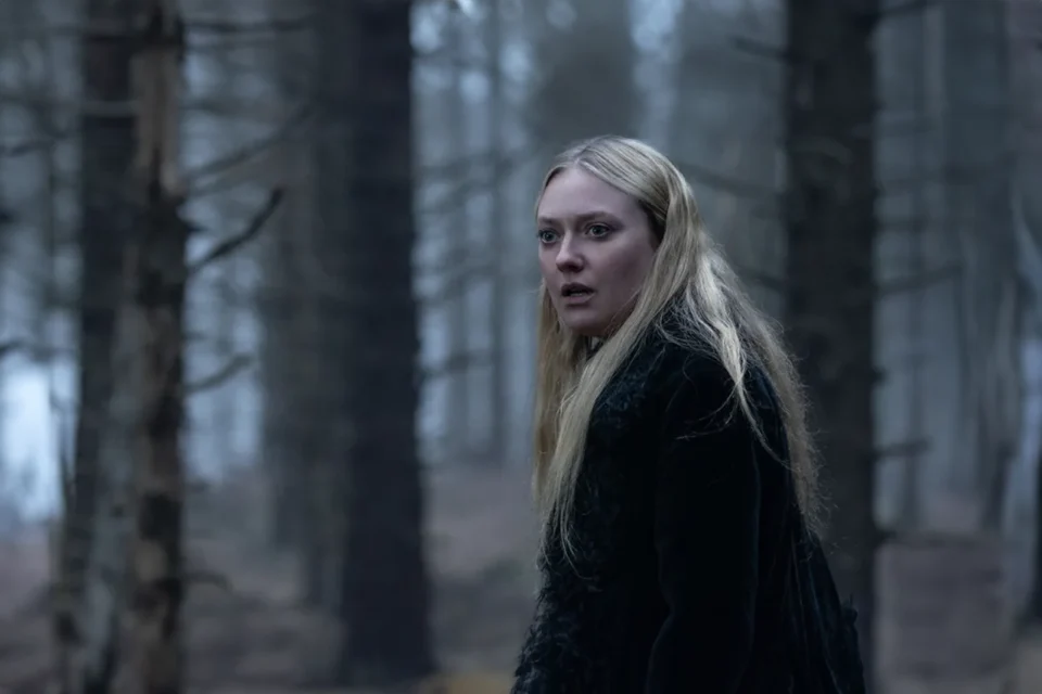 A crítica rejeitou, o público abraçou: o suspense com Dakota Fanning que está tirando o sono na Netflix