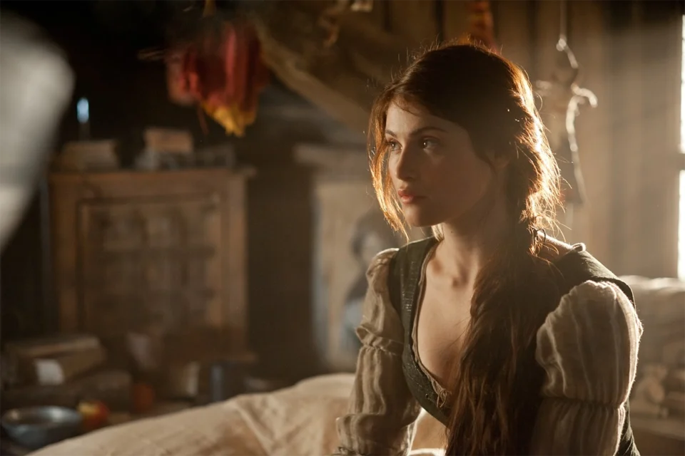 Aventura sombria com Famke Janssen e Jeremy Renner no Prime Video transforma contos de fadas em pesadelo