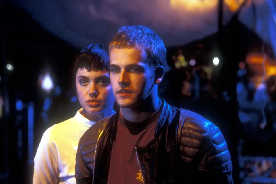 Hackers: thriller cibernético com Angelina Jolie entra na Netflix e confirma que alguns filmes só fazem sentido com o tempo