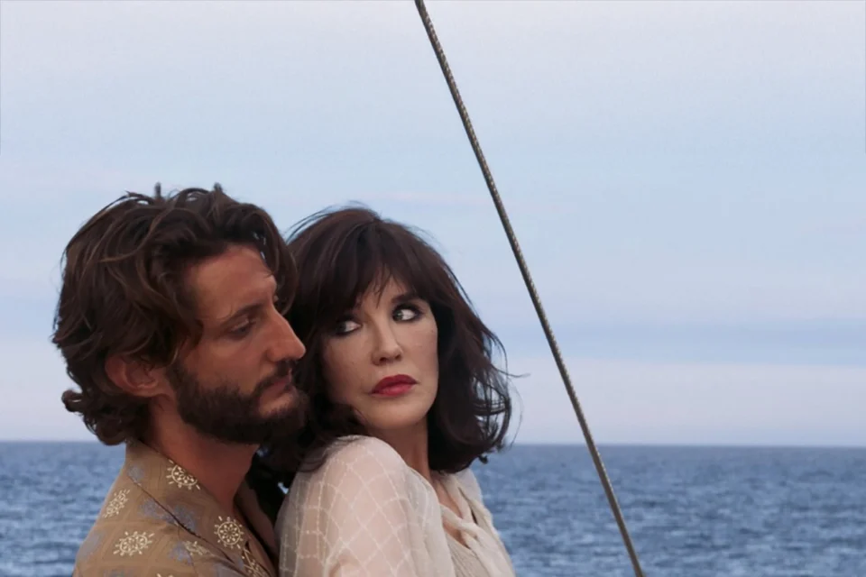 Isabelle Adjani sorri, o perigo se instala: um filme francês venenoso no Prime Video