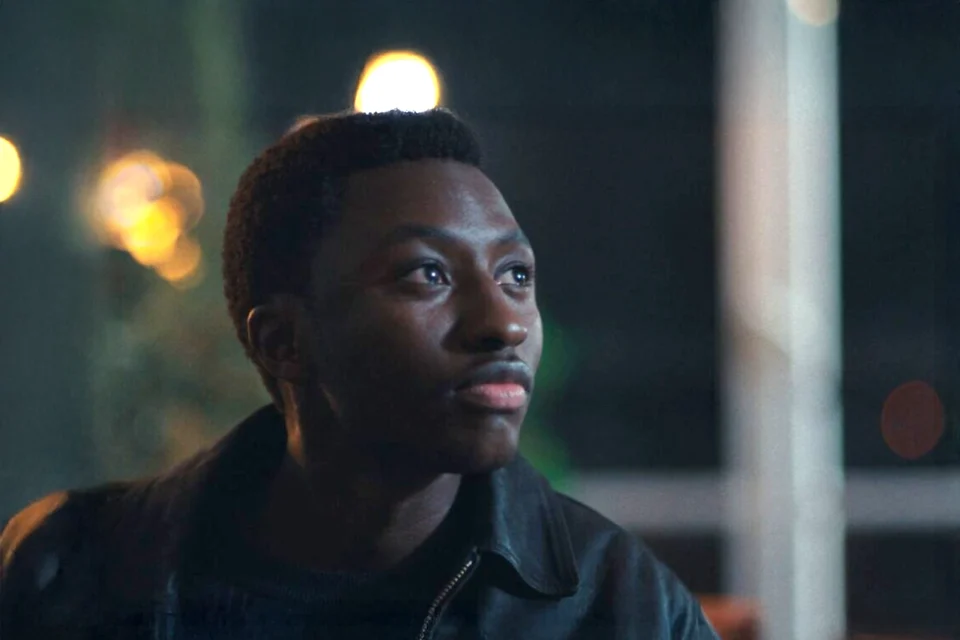 L’Avance: curta francês da MUBI usa o cinema para denunciar o consumo simbólico da arte negra