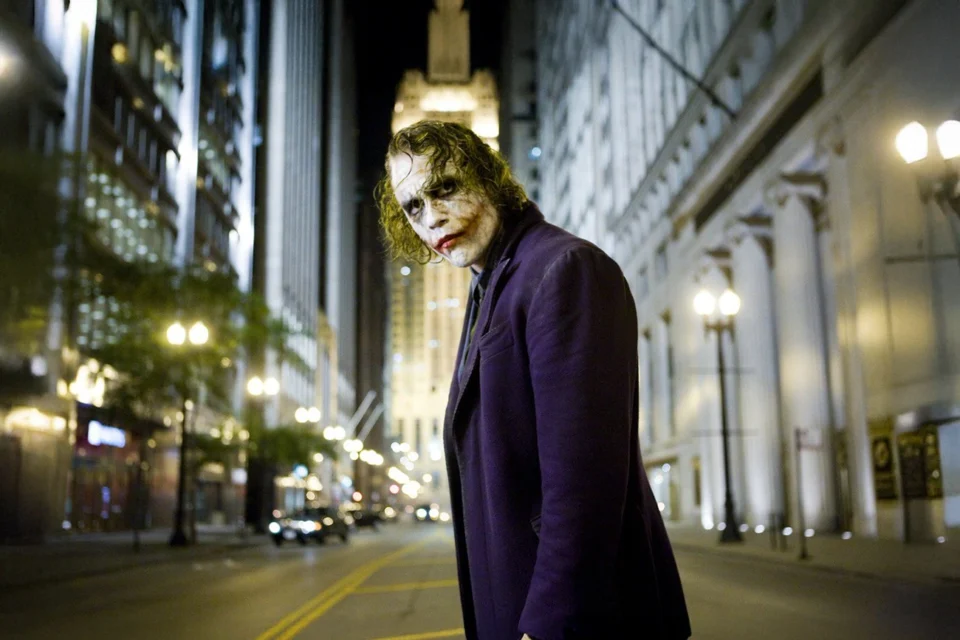 “O Cavaleiro das Trevas” continua sendo o capítulo mais perturbador da saga do Batman e está na Netflix