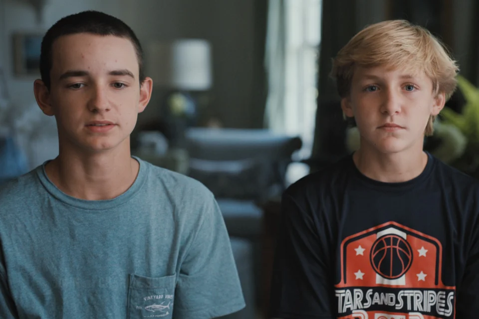 O documentário premiado da Netflix sobre tiroteios escolares que nenhum pai consegue assistir sem engolir seco