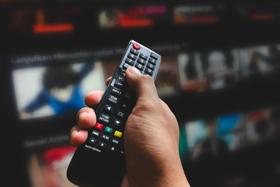 O público parou de maratonar séries — e o streaming ainda não percebeu