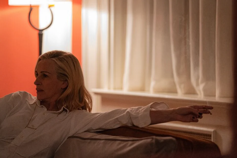 Um corredor, uma denúncia e Julia Roberts: o soco silencioso de “Depois da Caçada” no Prime Video