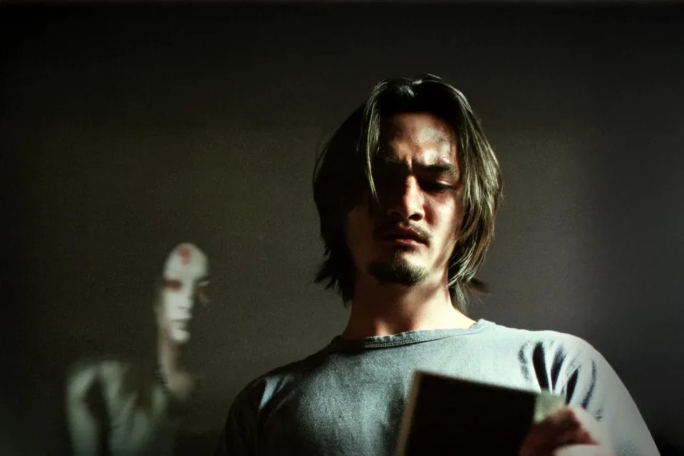 Um dos filmes mais perturbadores do século ganha nova vida na Netflix e volta a assustar como se fosse a estreia