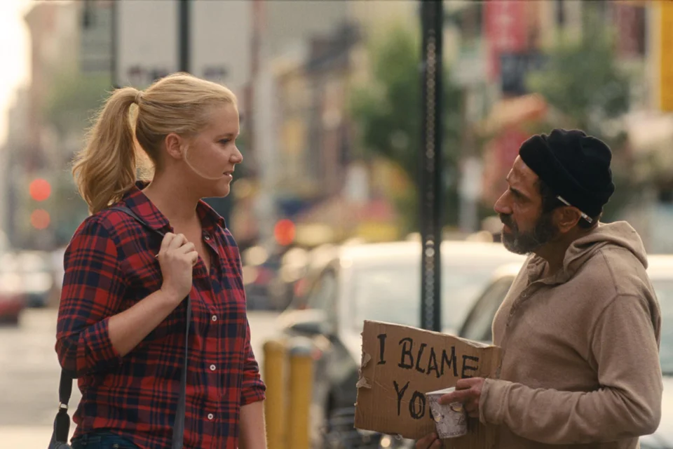 Você vai dar play achando que é só comédia… e vai acabar emocionado: Amy Schumer estreou no Prime Video