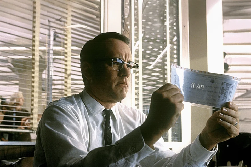 Baseado em história real, thriller de Steven Spielberg com Tom Hanks e Leonardo DiCaprio concorreu a dois Oscars e está na Netflix