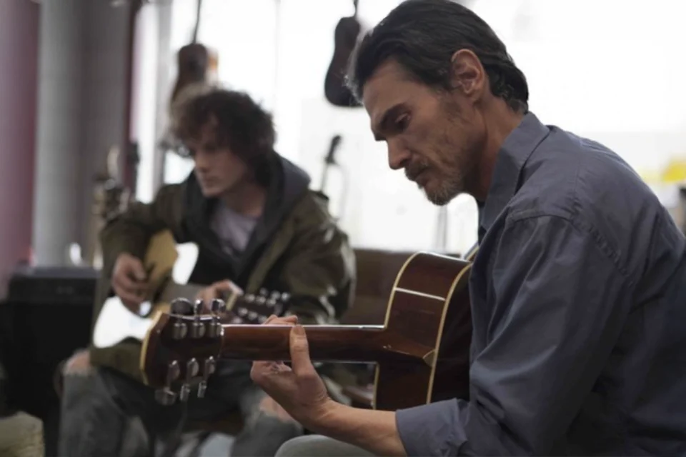 O filme que te quebra e te acolhe: bonito, triste e reconfortante — chegou ao Prime Video