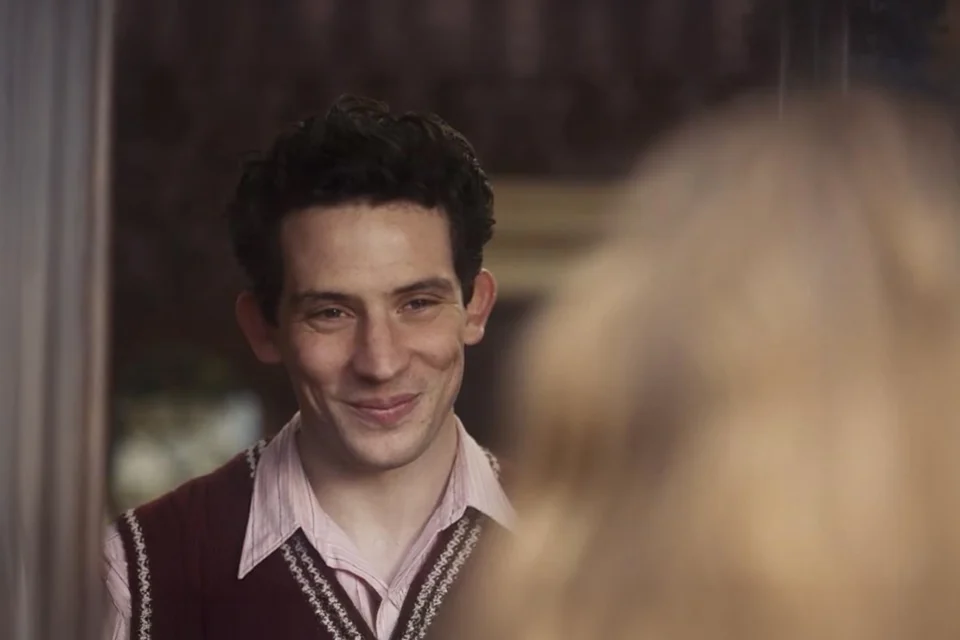 Romance de época com Josh O’Connor na Netflix vai te fazer gostar da ideia de se apaixonar novamente