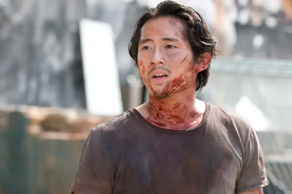 Após The Walking Dead, Steven Yeun retorna ao clima de apocalipse em Invencível – Fatos Desconhecidos