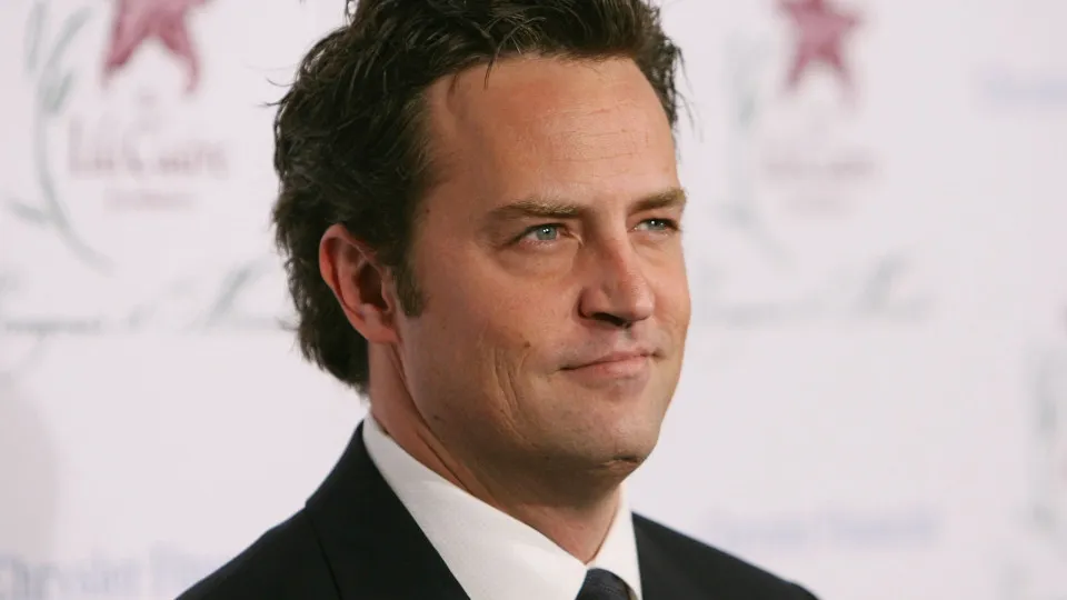 Médico de Matthew Perry diz que era traficante, não um profissional da saúde