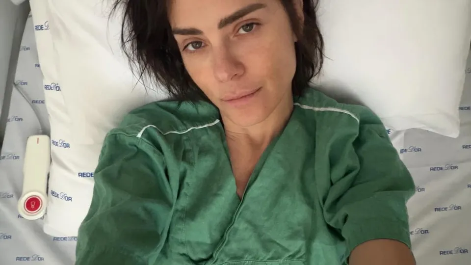 Carolina Dieckmmann alerta seguidores após internação. “É coisa séria”