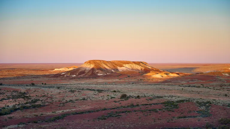 cidade subterrânea da Austrália transforma adaptação ao calor em atração turística