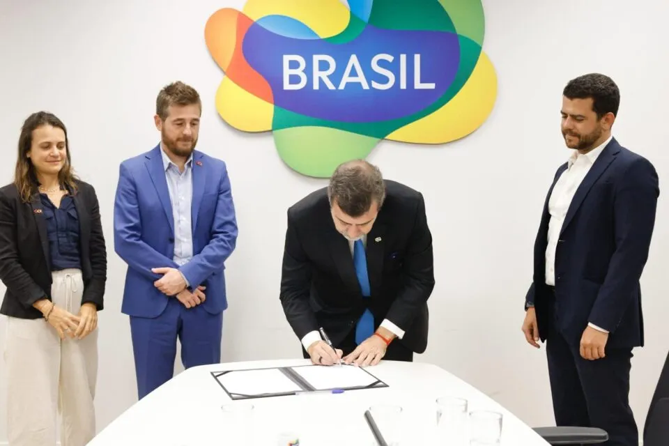 Acordo histórico entre Embratur e Gol promete fortalecer turismo