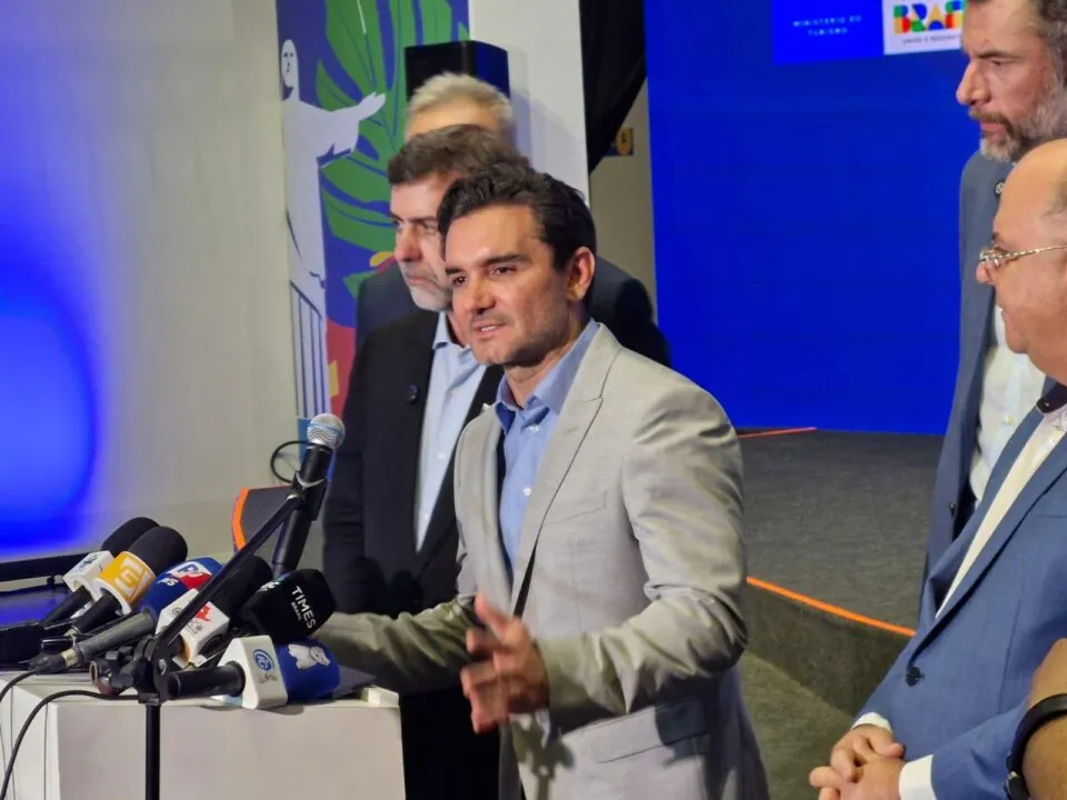 ministro do Turismo fala sobre hospedagens do evento